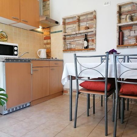 Nice Apartment Montepozzo With Private Garden 로비니 외부 사진