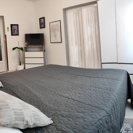 Nice Apartment Montepozzo With Private Garden 로비니 외부 사진