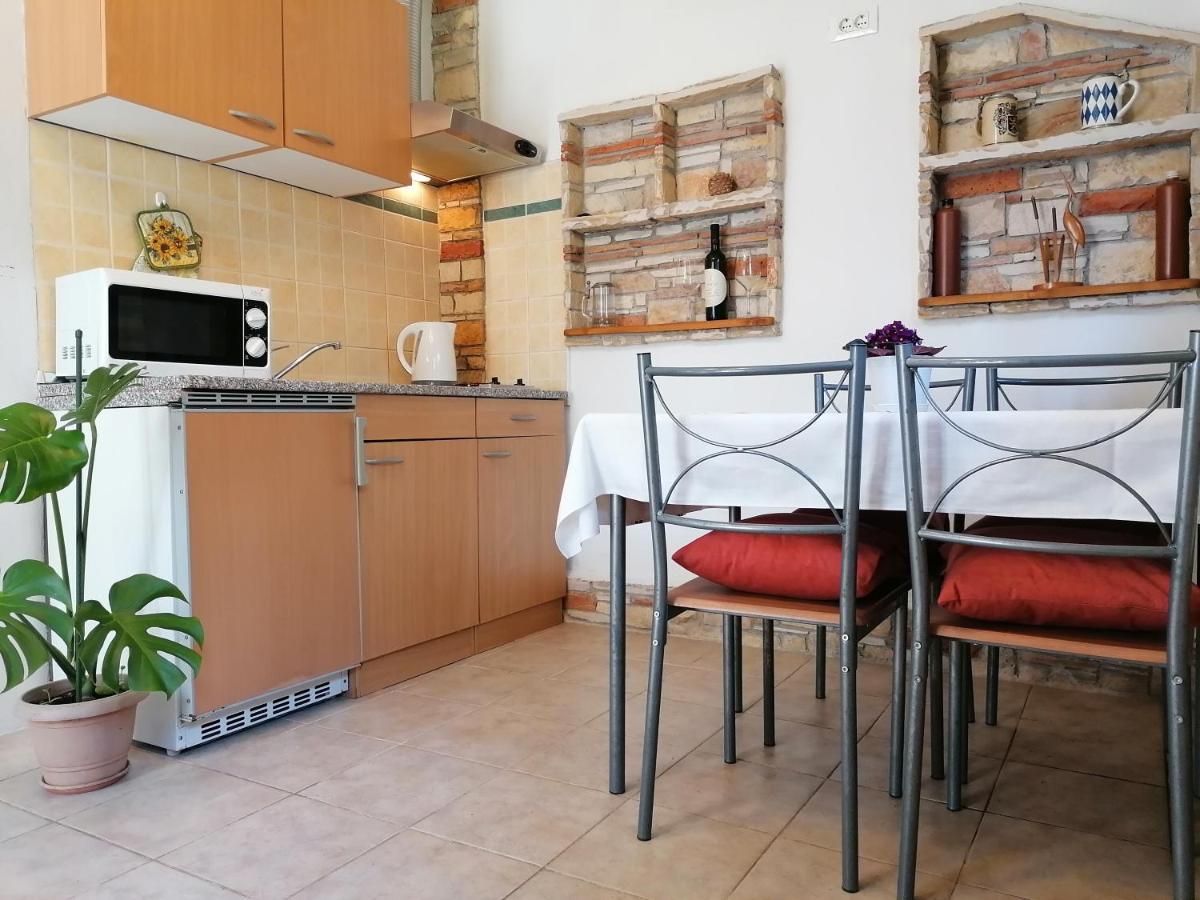 Nice Apartment Montepozzo With Private Garden 로비니 외부 사진