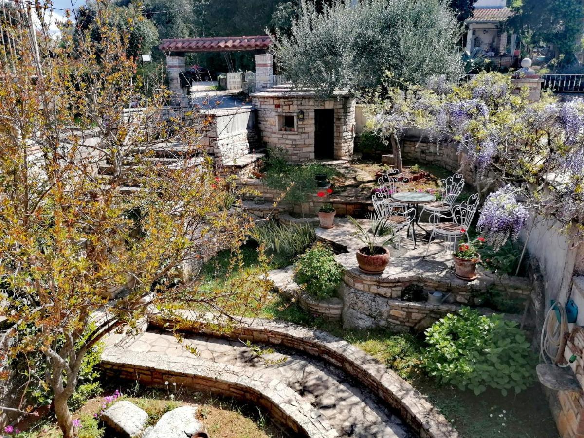 Nice Apartment Montepozzo With Private Garden 로비니 외부 사진