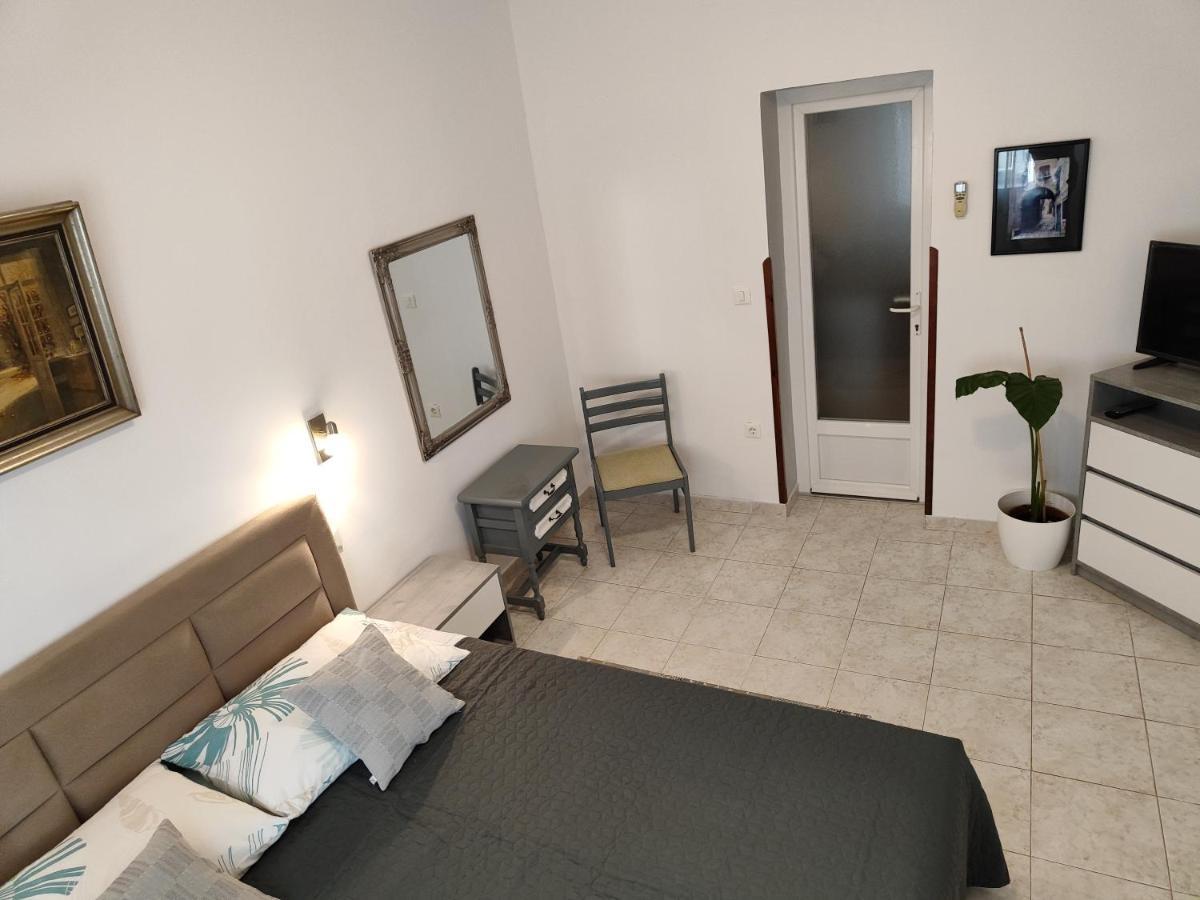 Nice Apartment Montepozzo With Private Garden 로비니 외부 사진