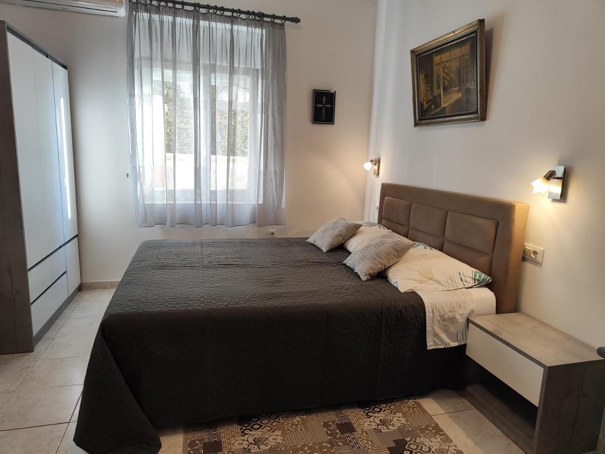 Nice Apartment Montepozzo With Private Garden 로비니 외부 사진